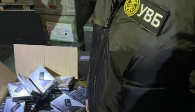 Таможенники в Одессе обнаружили мобильные аксессуары на свыше 10 млн гривен