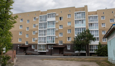 У Макарові на Київщині 50 родин отримали ключі від відновлених квартир