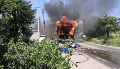 У Кривому Розі на ходу палав причеп вантажівки з посилками «Нової пошти»