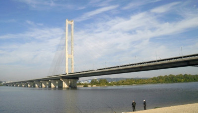 Аварійна ситуація: на Південному мосту в Києві сталося часткове руйнування покриття 