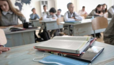 Невакцинованих чиновників та вчителів будуть відсторонювати від роботи з 8 листопада
