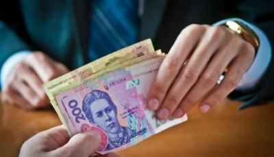 Погорів на хабарі: перед судом постане столичний податківець