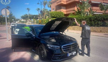 Преміальні авто у Франції оформлювали за підробленими документами: п’ятьох учасників групи судитимуть в Україні