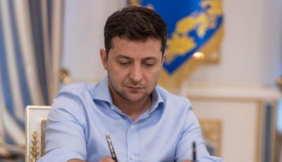 Зеленский лишил гражданства троих украинцев: что о них известно